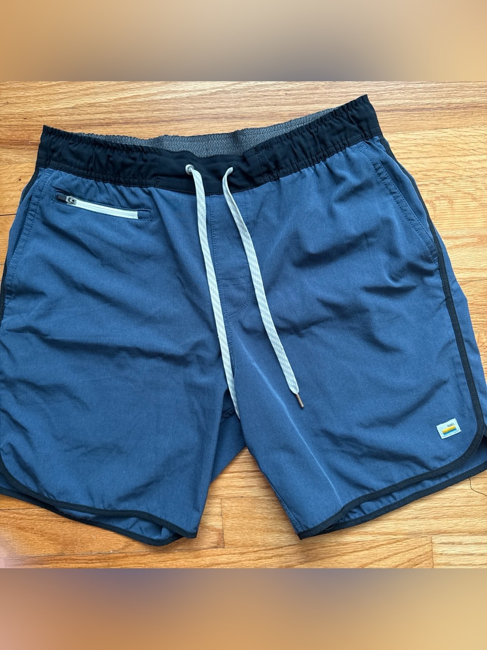 Vuori Banks Shorts Men's 7" Inseam in blue Texture Size Medium